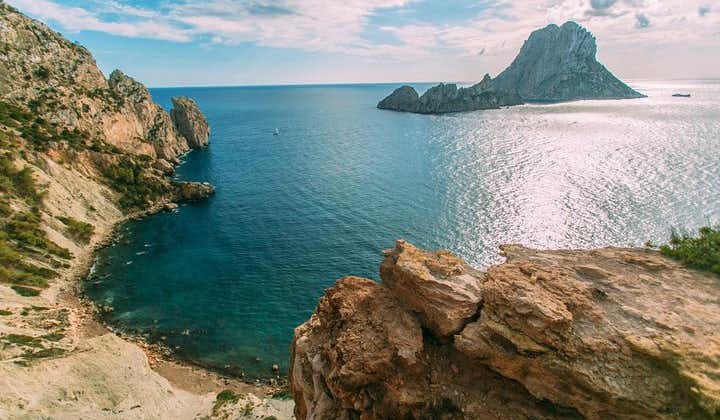 Sejler de sydlige strande i Ibiza