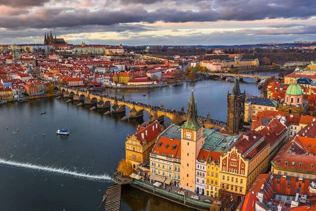 Le meilleur de Prague : visite privée à pied de la ville, croisière en bateau et déjeuner tchèque typique