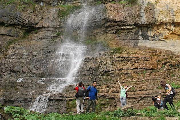 소피아 출발 Iskar Gorge Trek, Skaklia Waterfall 및 Cherepish Monastery Tour