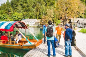 Lac de Bled avec grotte et château de Postojna - petit groupe - excursion d'une journée au départ de Ljubljana