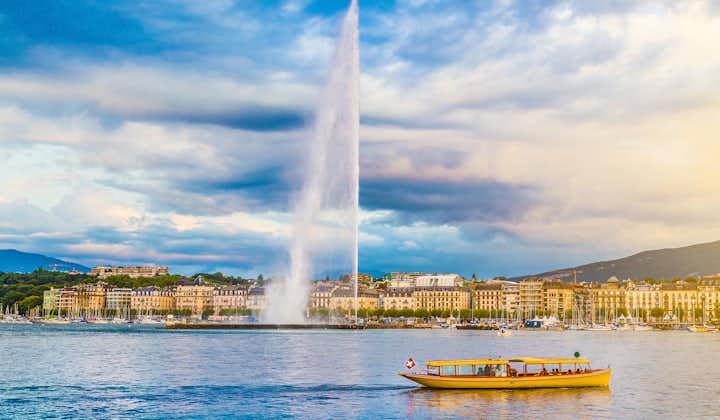 Photo of panoramic view of Geneva skyline with famous Jet d'Eau fountain.