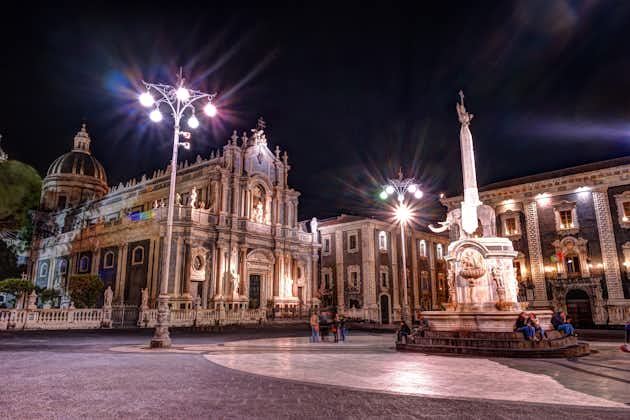 photo of view Night view of the Piazza del Duomo with the statue of the Elephant and the cathedral of Santa Agatha in Catania, Italy..