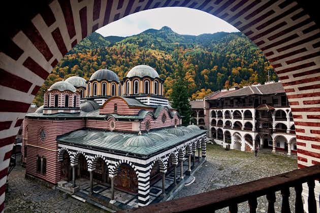 Rila kloster tur från Sofia - Lunch, Vinprovning och Unik Stobpyramiderna