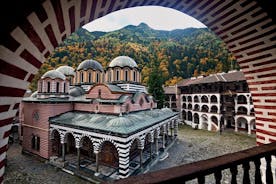 Visite du monastère de Rila au départ de Sofia - déjeuner, dégustation de vin et les uniques pyramides Stob