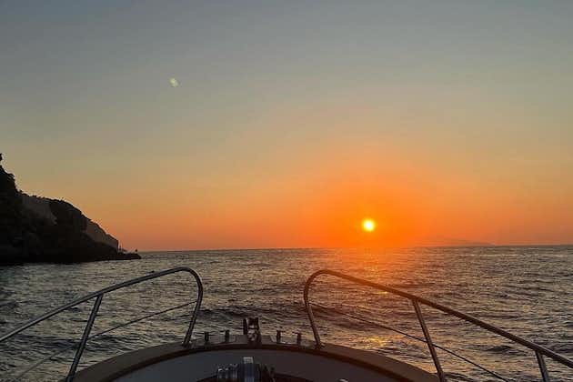 Visite guidée au coucher du soleil de 2 heures sur l'île de Capri avec apéritif