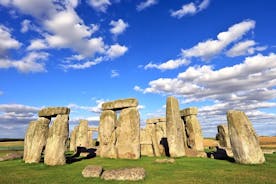 Stonehenge & Bath Private Car Tour from London