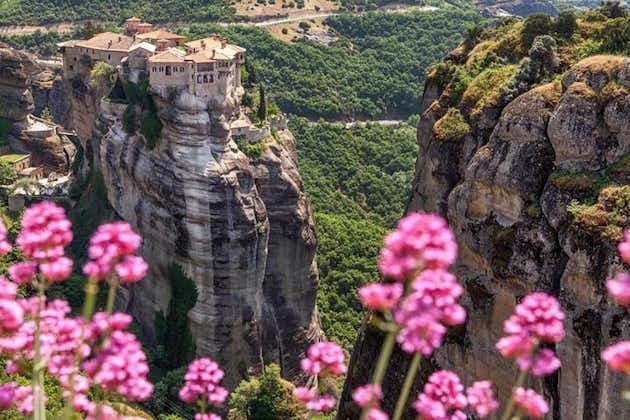 2 Day Delphi, Meteora Iconic Sites Private Tour With 4* Hotel Included