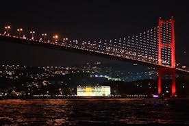 Türkische Nachtshow am Bosporus