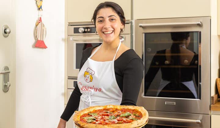 Clases privadas de pizza y tiramisú en la casa de una Cesarina con degustación en Turín