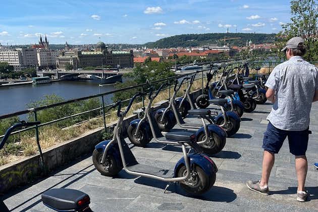 Visite guidée en e-scooter de Prague : 2 heures