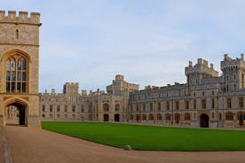 Private Chauffeured Range Rover to Windsor Castle from London