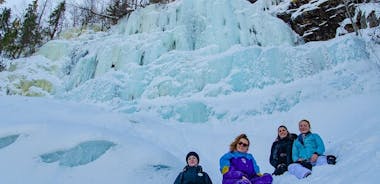 Journée complète de randonnée dans les cascades gelées du canyon de Korouoma