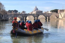 Stedelijk raften op de rivier de Tiber in Rome