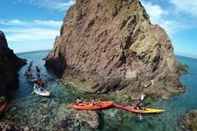 Cabo de Gata Active。自然公园的小溪带导游带皮划艇和浮潜之旅