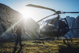 ドロミテとコルティナ ダンペッツォ間のパノラマ ヘリコプター ツアー