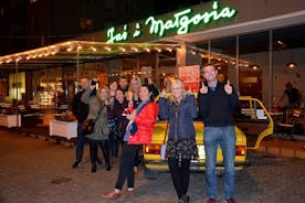 Tour privato della vita notturna di Varsavia con vodka su una Fiat d'epoca