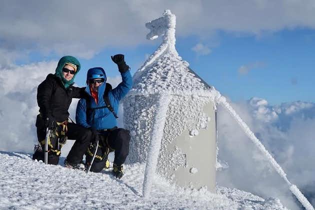 冬季到达斯洛文尼亚山顶-特里格拉夫峰2864m冬季攀登。