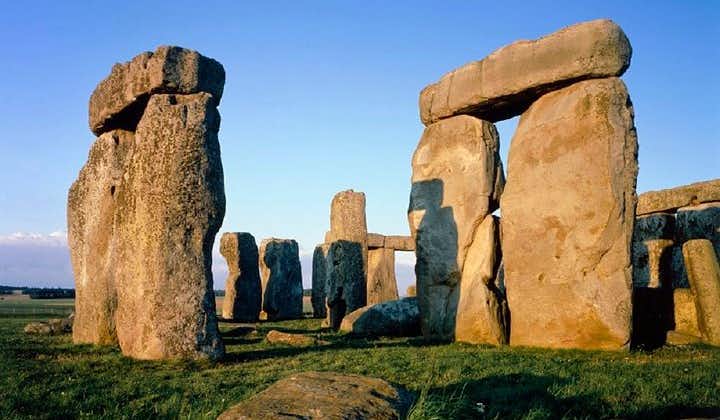 Small-Group Bath and Stonehenge Tour from London with a Secret Place