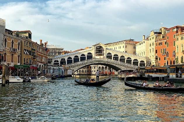Explore los mercados de Venecia Rialto al amanecer: recorrido privado a pie