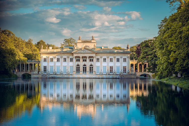 Photo of royal Palace on the Water in Lazienki Park, Warsaw