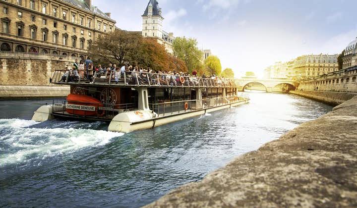 Paris Seine River Sightseeing Cruise with Commentary by Bateaux Parisiens