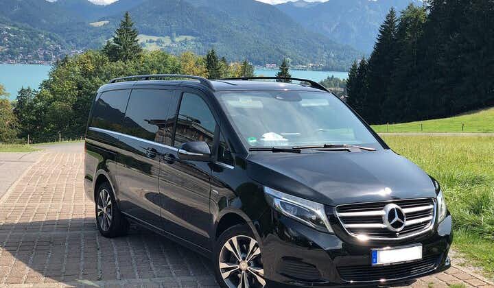 Det privata slottet Neuschwanstein hoppar över kön Tour i Mercedes Van