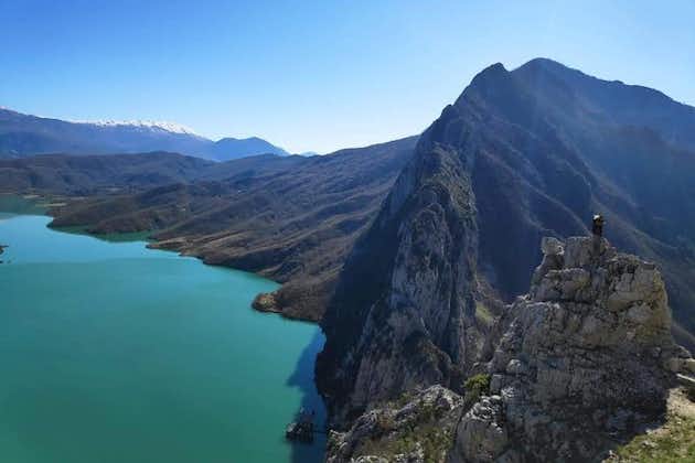 Vaeltaa Gamti-vuorelle Bovilla-järvinäköalalla - päivittäinen kiertue Tiranasta