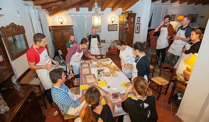 Cesarine: kookcursus thuis en maaltijd met een local in Turijn