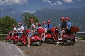 Visite autoguidée d'une journée en scooter au départ de Peschiera del Garda