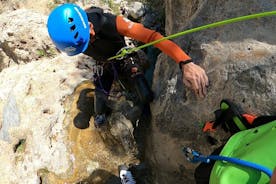 Avventura di canyoning nel Rio Verde a Granada