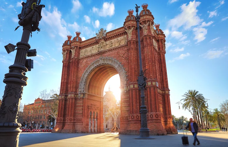 Photo of sunrise at Triumphal Arch in Barcelona.