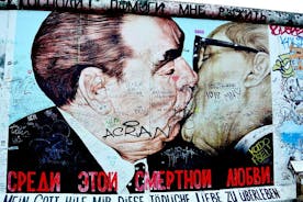 Berlin Wall & Cold War: Private Eye-Witness Black Van Half Day Tour