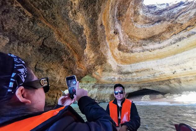 从里斯本出发的阿尔加维全日私人旅游，乘船游览 Benagil 洞穴