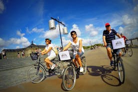 Tour in bici panoramico di Bordeaux Essentials con una guida locale