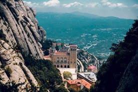 Points forts touristiques de Montserrat lors d'une excursion privée d'une demi-journée avec un local