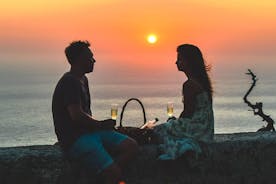 Vinsmagning og romantisk solnedgang i Monolithos