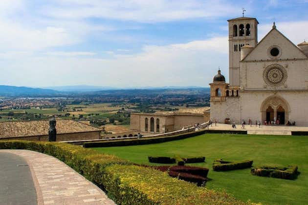 Dagtocht: Pasta kookcursus met lunch en rondleiding door Assisi