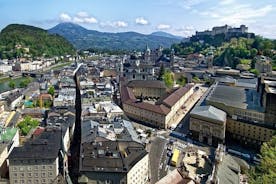 Tour privado a pie de 2 horas por Salzburgo con un guía local