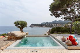 Sea Front Villa with Access Mallorca 8 Pers