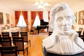Chopin-pianokonsertti Chopin-galleriassa viinilasillisen kera