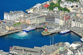 Aalesund Privater Transfer vom Flughafen Aalesund (AES) ins Stadtzentrum