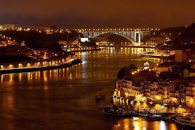 Sightseeingtour door Porto bij nacht gevolgd door een muziekvoorstelling met Fado, het Portugese levenslied