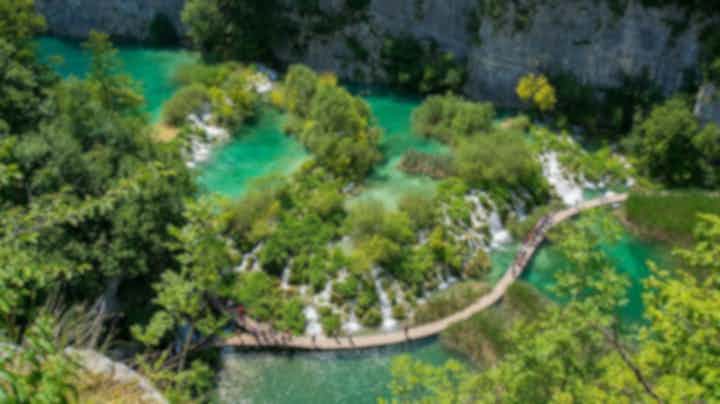 Yksityiset kuljettajat Plitvicen järvien kansallispuistossa Kroatiassa