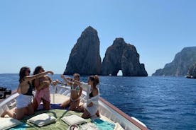 Passeio de barco em Capri: Living la Dolce Vita