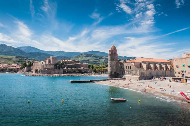 Photo of church of Our Lady of the Angels with view of beautiful beach in Collioure, on the shores of the Mediterranean Sea.