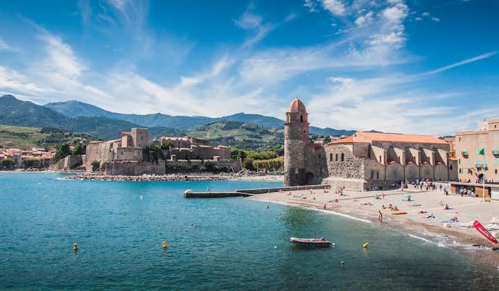 Photo of church of Our Lady of the Angels with view of beautiful beach in Collioure, on the shores of the Mediterranean Sea.