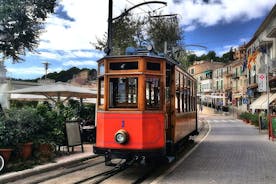 ソリェルとプエルト デ ソリェルへの電車とトラムでの小旅行