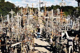 The Hill of Crosses (LT), hallir og höfuðból (LV) á leiðinni