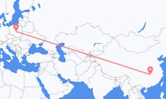Lennot Yueyangista, Kiina Łódźiin, Puola