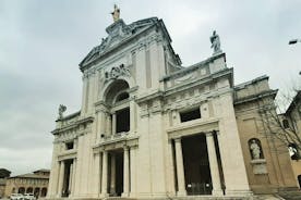 Assise: les trois grandes basiliques. Chapelle Saint François, Sainte Claire et Porziuncola